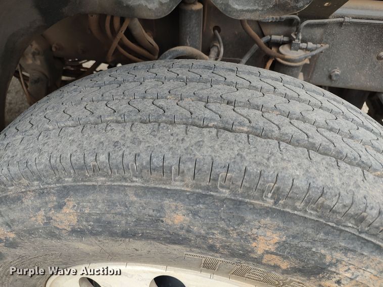 image for item LU9188 2005 Freightliner Columbia 112  dump truck