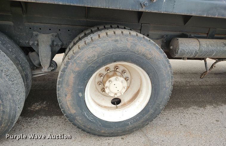 image for item LU9188 2005 Freightliner Columbia 112  dump truck