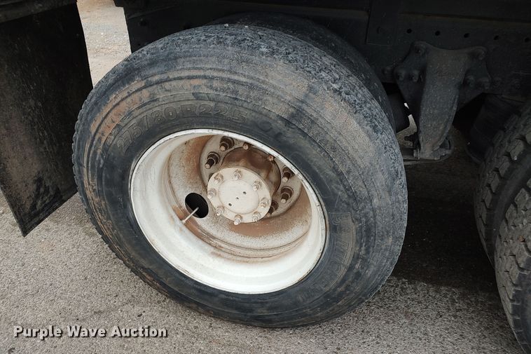 image for item LU9188 2005 Freightliner Columbia 112  dump truck