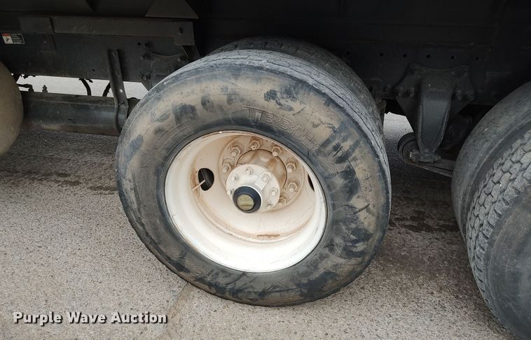 image for item LU9188 2005 Freightliner Columbia 112  dump truck