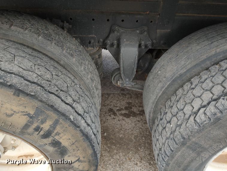 image for item LU9188 2005 Freightliner Columbia 112  dump truck