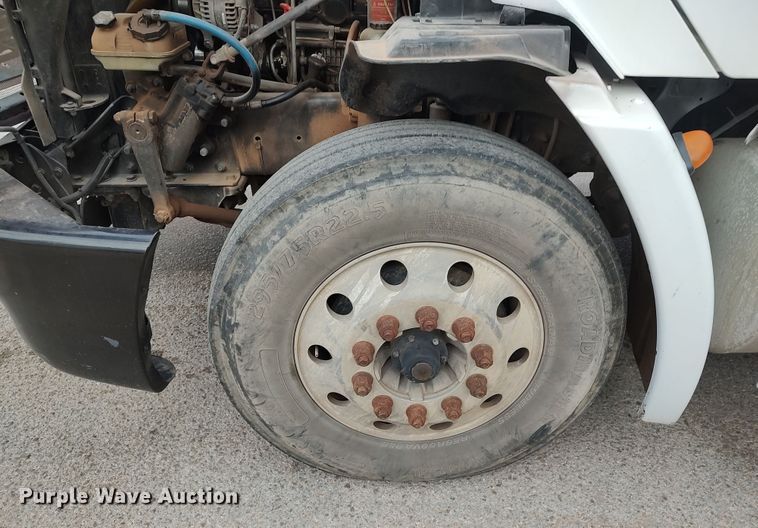 image for item LU9188 2005 Freightliner Columbia 112  dump truck