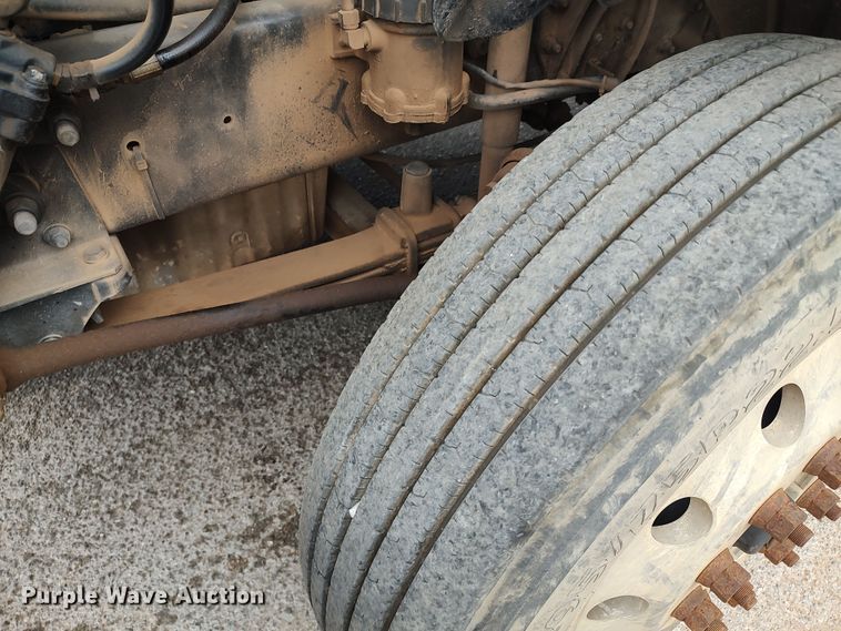 image for item LU9188 2005 Freightliner Columbia 112  dump truck