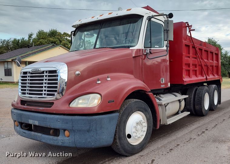 image for item LU9189 2005 Freightliner Columbia 112  dump truck