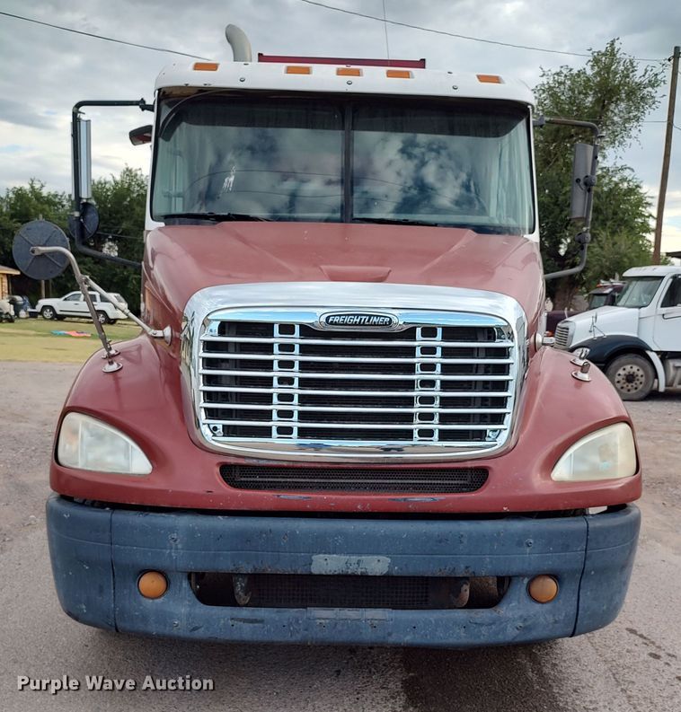 image for item LU9189 2005 Freightliner Columbia 112  dump truck