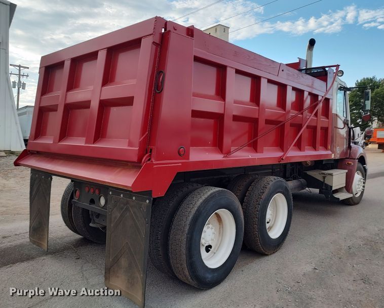 image for item LU9189 2005 Freightliner Columbia 112  dump truck