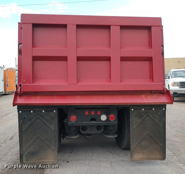 image for item LU9189 2005 Freightliner Columbia 112  dump truck