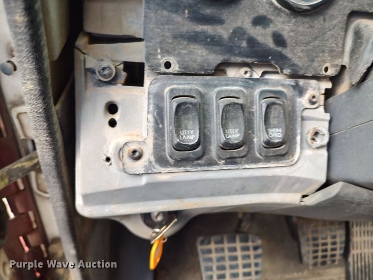 image for item LU9189 2005 Freightliner Columbia 112  dump truck