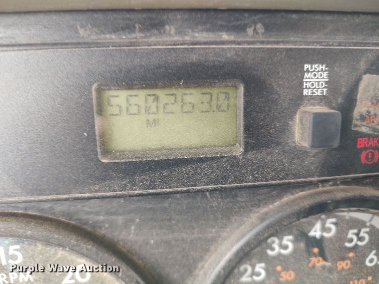 image for item LU9189 2005 Freightliner Columbia 112  dump truck