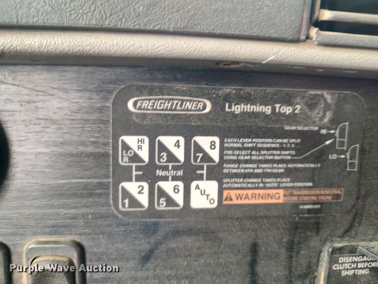 image for item LU9189 2005 Freightliner Columbia 112  dump truck