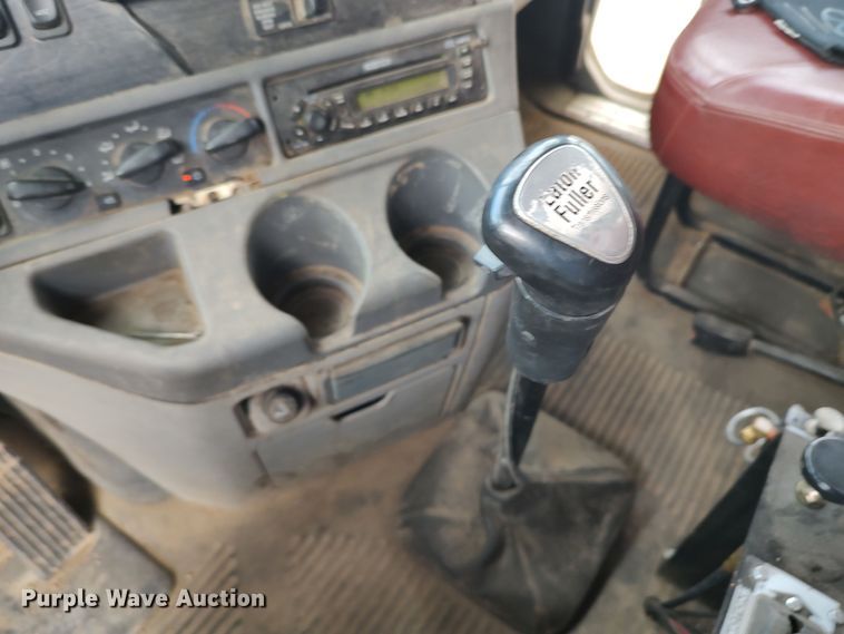 image for item LU9189 2005 Freightliner Columbia 112  dump truck