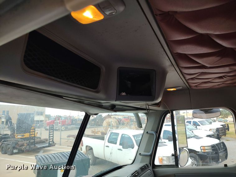 image for item LU9189 2005 Freightliner Columbia 112  dump truck