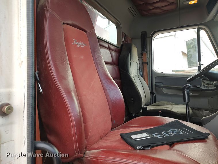 image for item LU9189 2005 Freightliner Columbia 112  dump truck