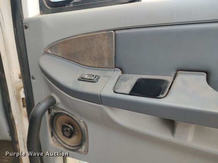 image for item LU9189 2005 Freightliner Columbia 112  dump truck