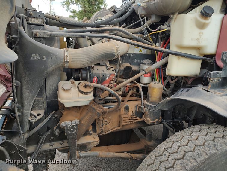 image for item LU9189 2005 Freightliner Columbia 112  dump truck