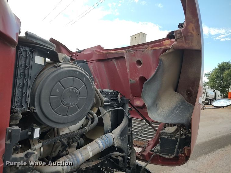 image for item LU9189 2005 Freightliner Columbia 112  dump truck