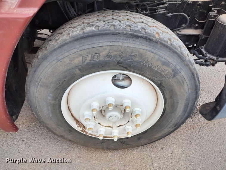 image for item LU9189 2005 Freightliner Columbia 112  dump truck