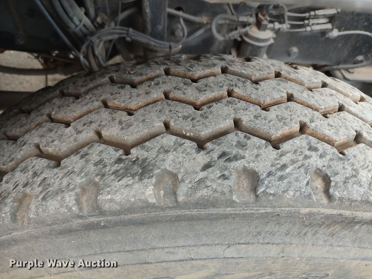 image for item LU9189 2005 Freightliner Columbia 112  dump truck