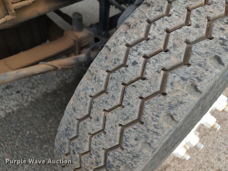 image for item LU9189 2005 Freightliner Columbia 112  dump truck