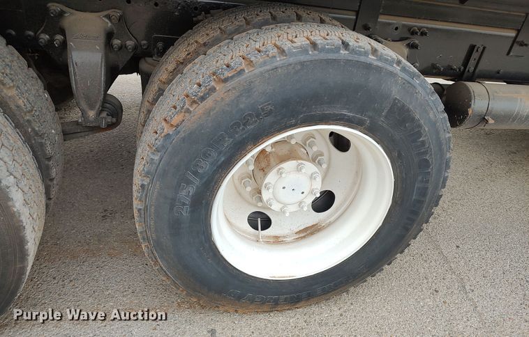 image for item LU9189 2005 Freightliner Columbia 112  dump truck