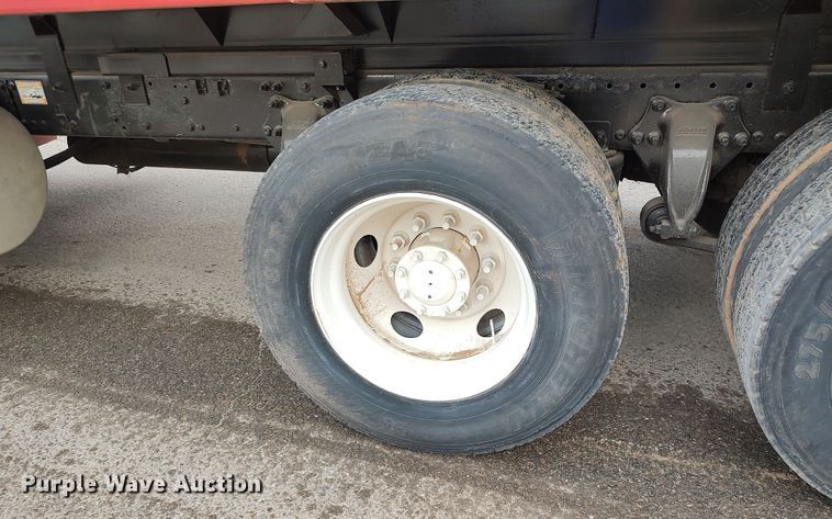 image for item LU9189 2005 Freightliner Columbia 112  dump truck