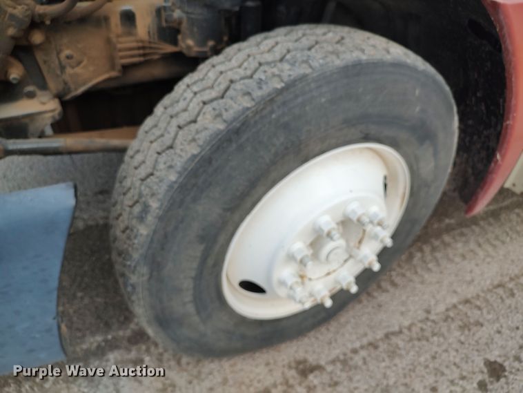 image for item LU9189 2005 Freightliner Columbia 112  dump truck