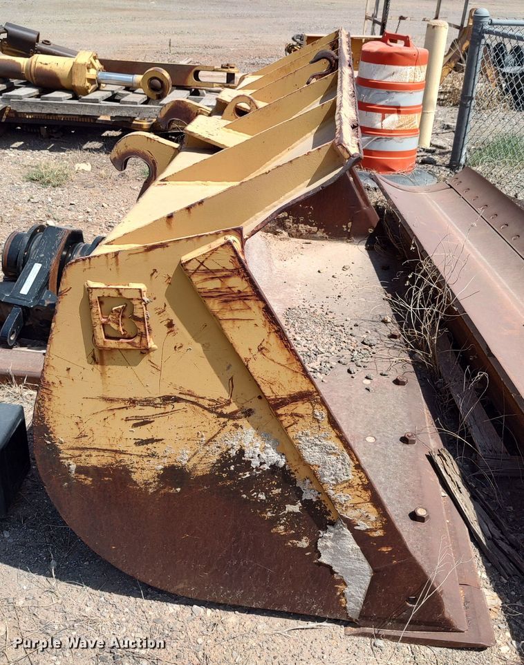 Loader bucket in Edmond, OK Item LU9249 sold Purple Wave