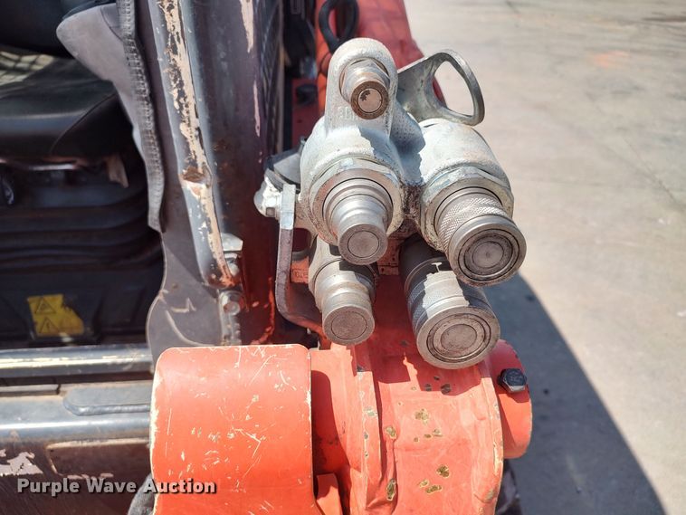 image for item LU9252 2019 Kubota SVL75-2  tracked skid steer loader