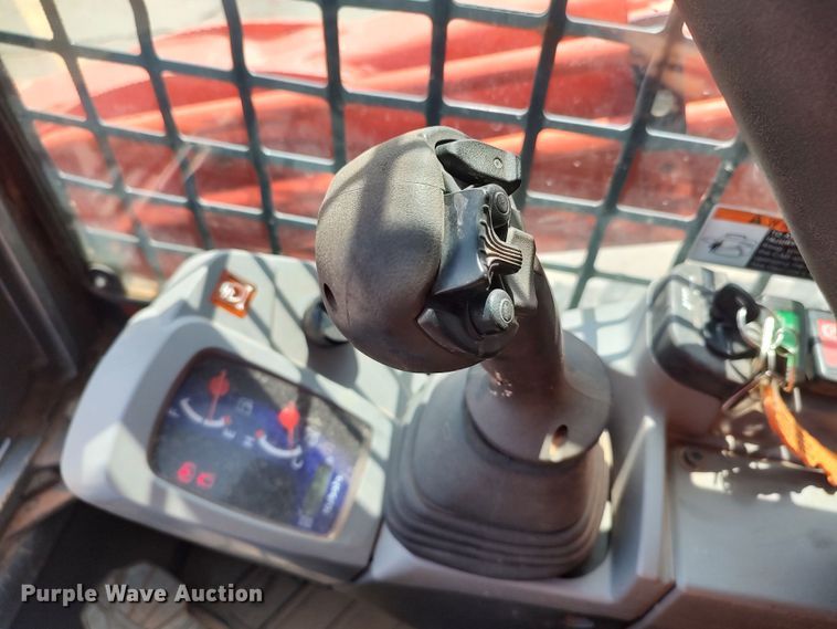 image for item LU9252 2019 Kubota SVL75-2  tracked skid steer loader