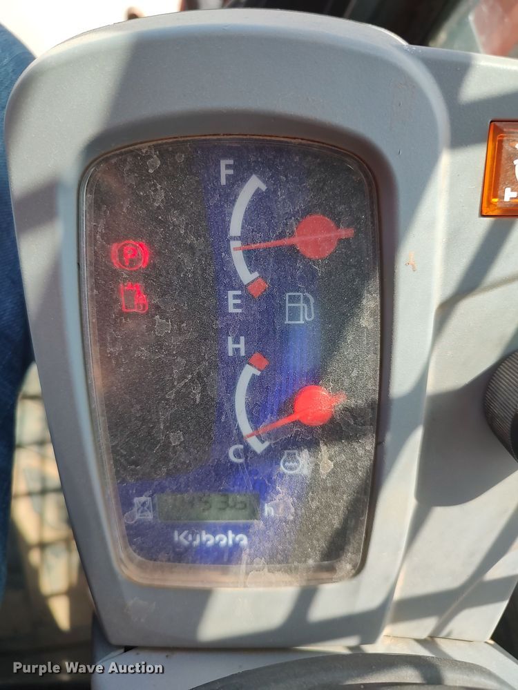 image for item LU9252 2019 Kubota SVL75-2  tracked skid steer loader