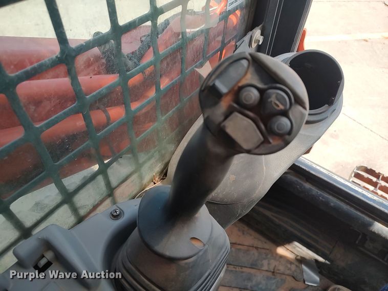 image for item LU9252 2019 Kubota SVL75-2  tracked skid steer loader