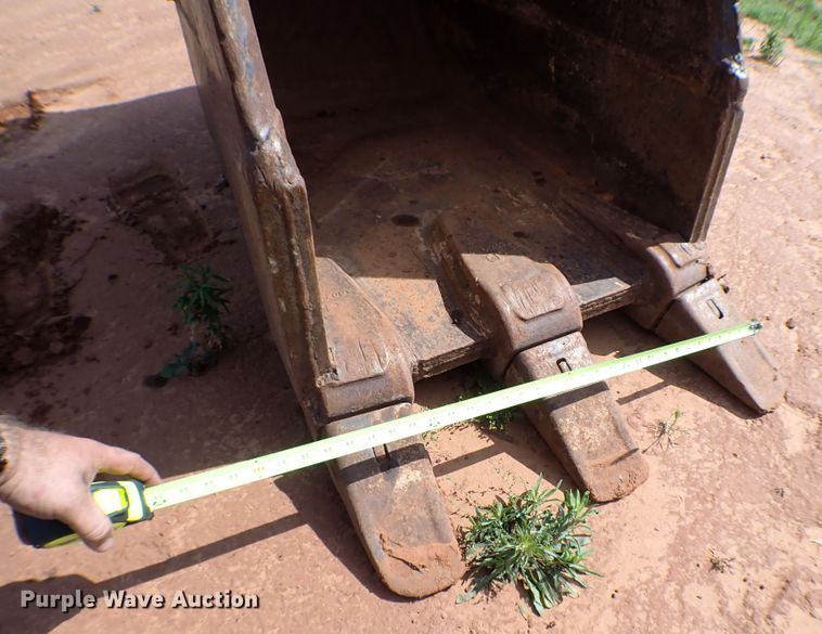 image for item MF9353 2005 Hitachi ZX330LC  excavator