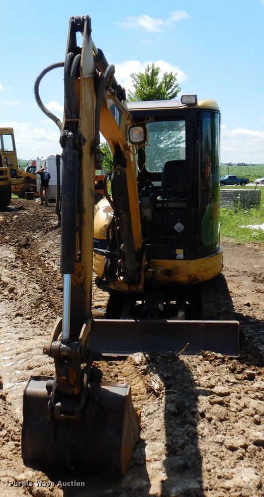 image for item MF9720 2003 Caterpillar 303CR  mini excavator