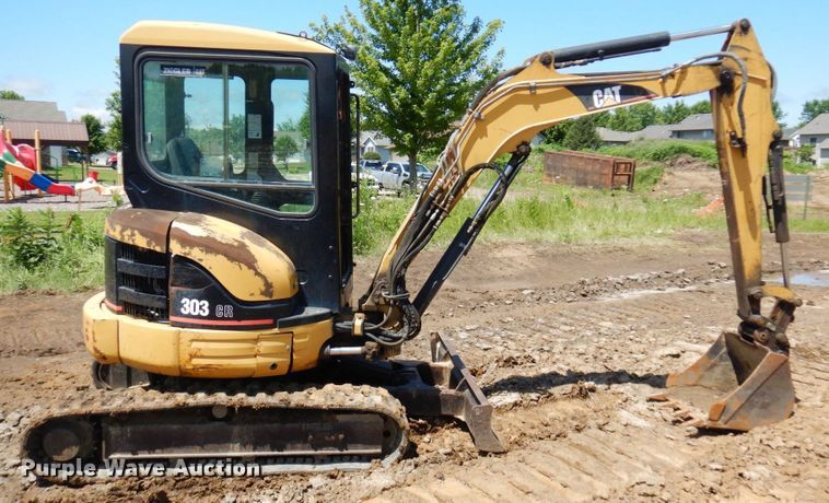 image for item MF9720 2003 Caterpillar 303CR  mini excavator