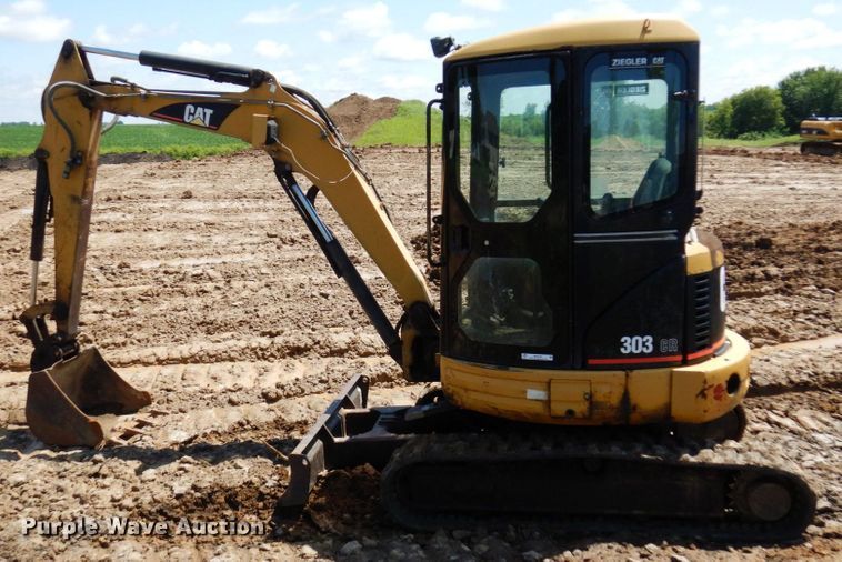 image for item MF9720 2003 Caterpillar 303CR  mini excavator