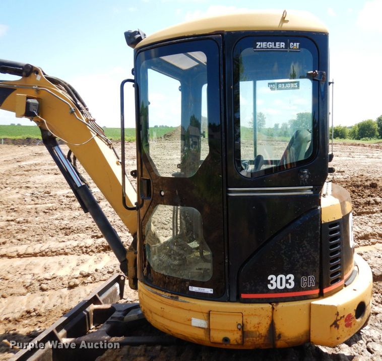 image for item MF9720 2003 Caterpillar 303CR  mini excavator