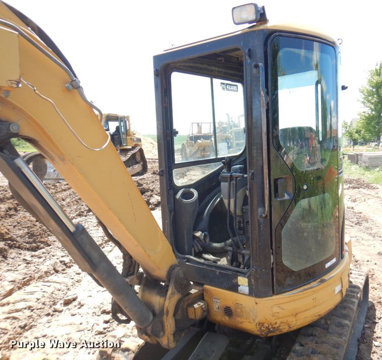 image for item MF9720 2003 Caterpillar 303CR  mini excavator