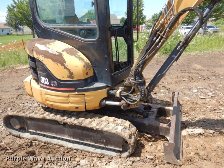 image for item MF9720 2003 Caterpillar 303CR  mini excavator