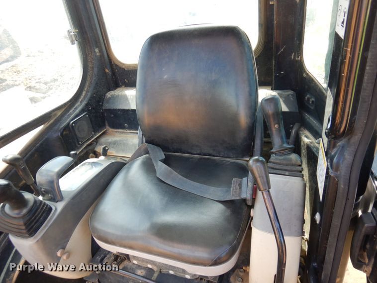 image for item MF9720 2003 Caterpillar 303CR  mini excavator