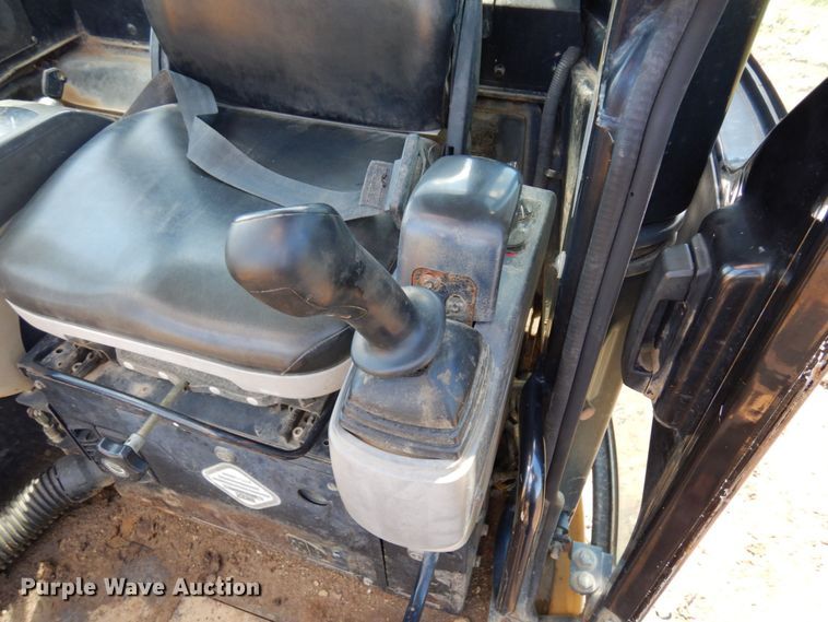 image for item MF9720 2003 Caterpillar 303CR  mini excavator