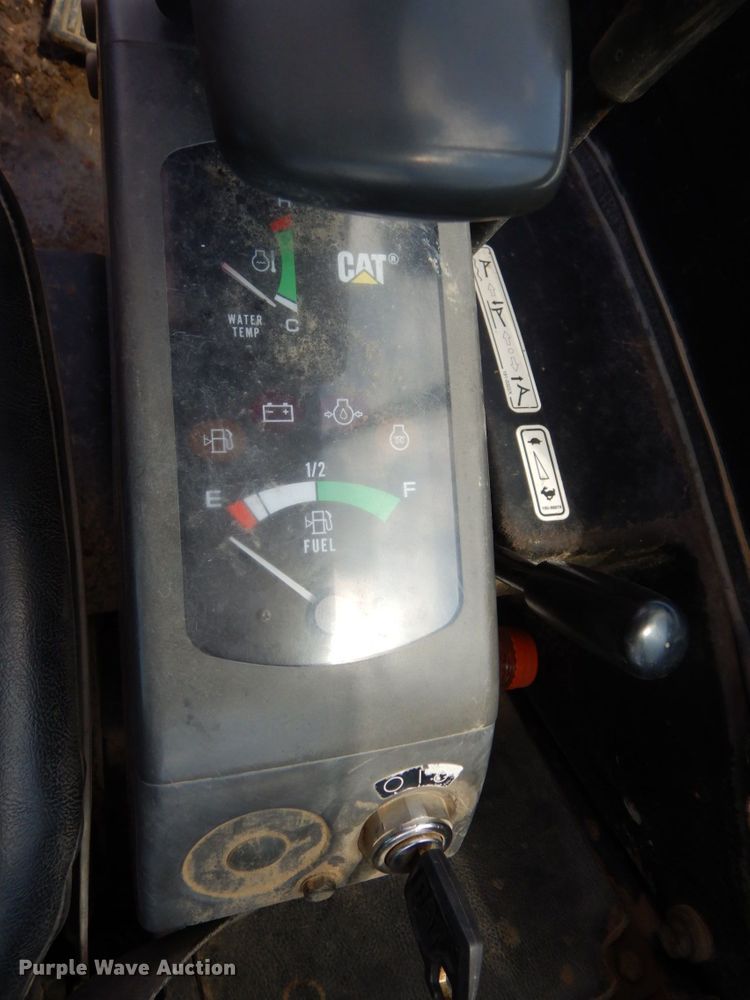 image for item MF9720 2003 Caterpillar 303CR  mini excavator