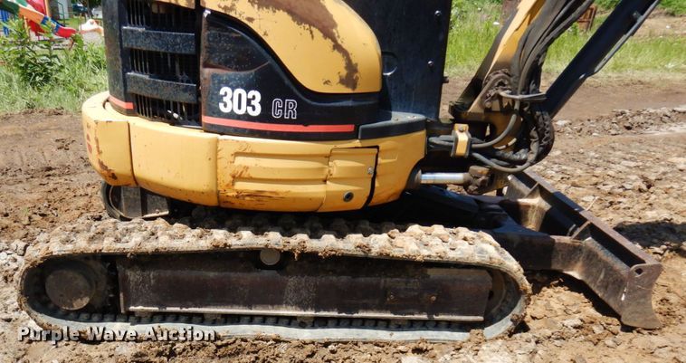 image for item MF9720 2003 Caterpillar 303CR  mini excavator