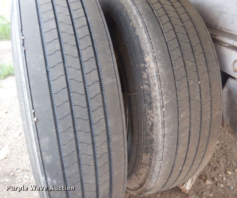 image for item MF9723 1996 MNDI  side curtain trailer