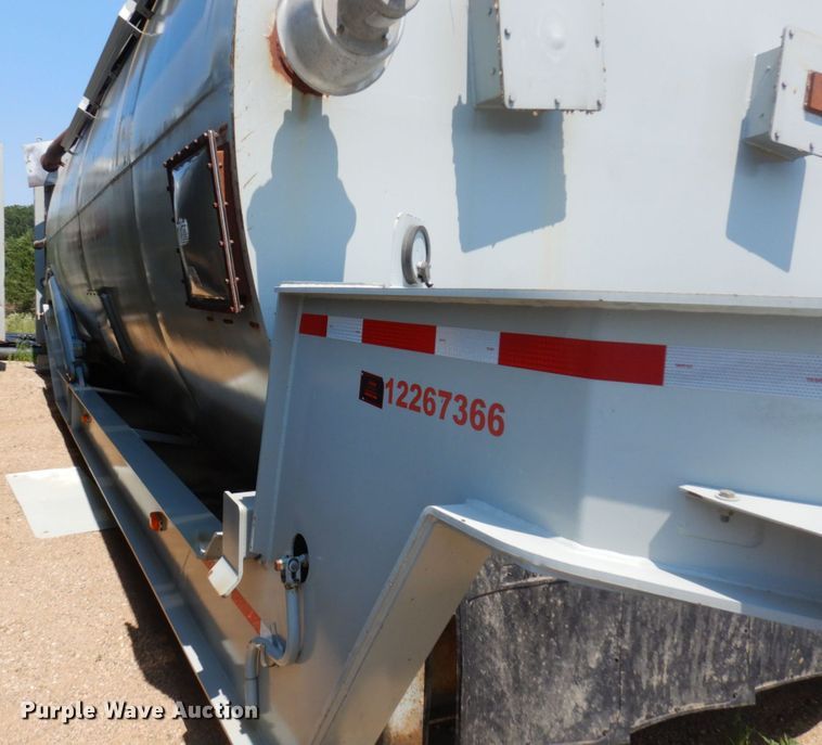 image for item MF9725 2013 Mertz 101893543  sand silo trailer