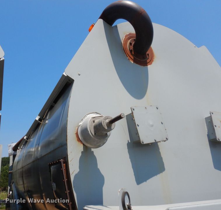 image for item MF9725 2013 Mertz 101893543  sand silo trailer