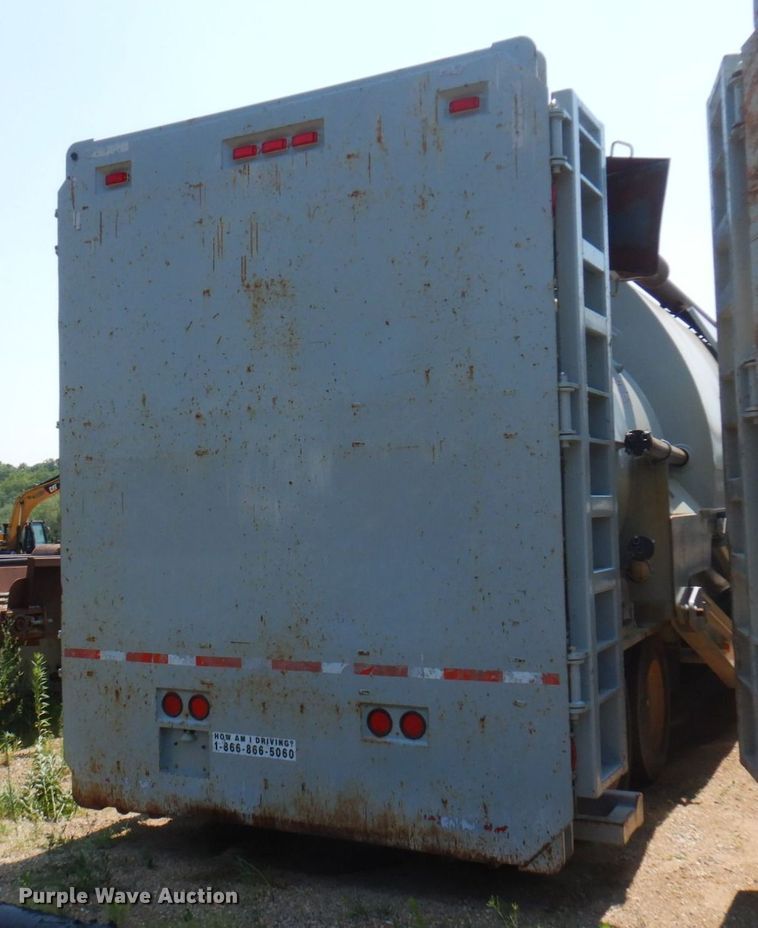 image for item MF9725 2013 Mertz 101893543  sand silo trailer