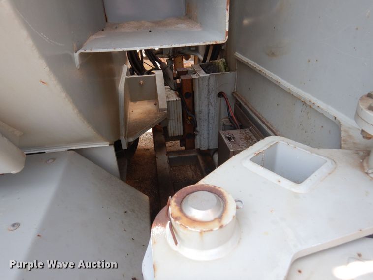 image for item MF9725 2013 Mertz 101893543  sand silo trailer