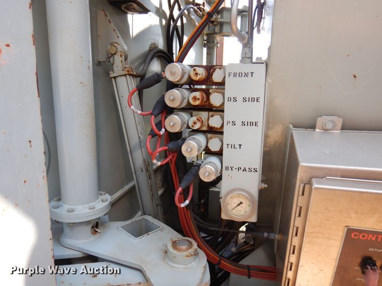 image for item MF9725 2013 Mertz 101893543  sand silo trailer