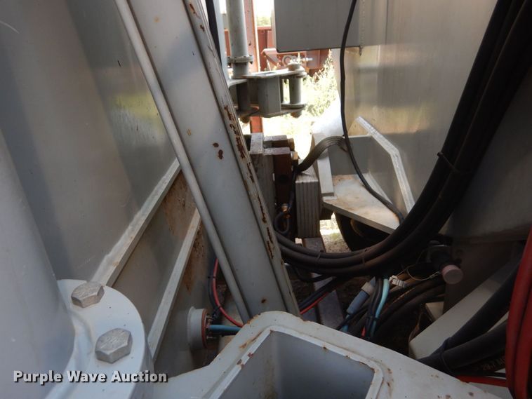 image for item MF9725 2013 Mertz 101893543  sand silo trailer