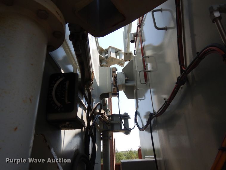 image for item MF9725 2013 Mertz 101893543  sand silo trailer